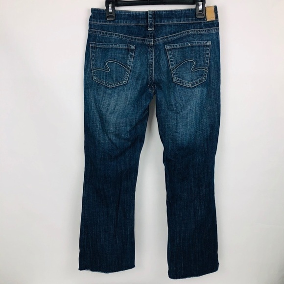 MAURICES Women’s Blue Jeans Sz 3/4 Distressed - Picture 4 of 8